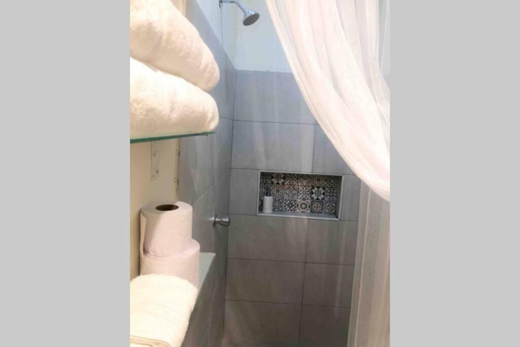 Great Location ! 4 Bedroom Home In The Heart Of Картахена Экстерьер фото